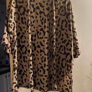 Women’s size small impressions dress shirt